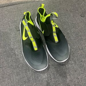 Nike shoes size 7Y, brand new, perfect condition